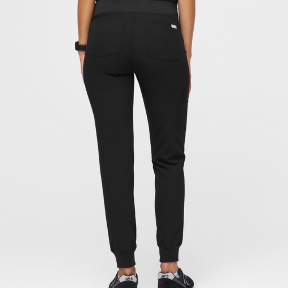 Figs black Zamora jogger scrub pants-size small. New with tags!